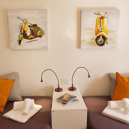 Fiera Monterosa 11 Apartment Milan Room photo