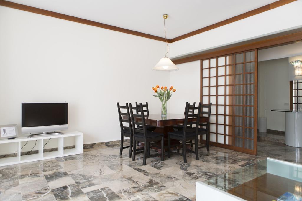 Fiera Monterosa 11 Apartment Milan Room photo