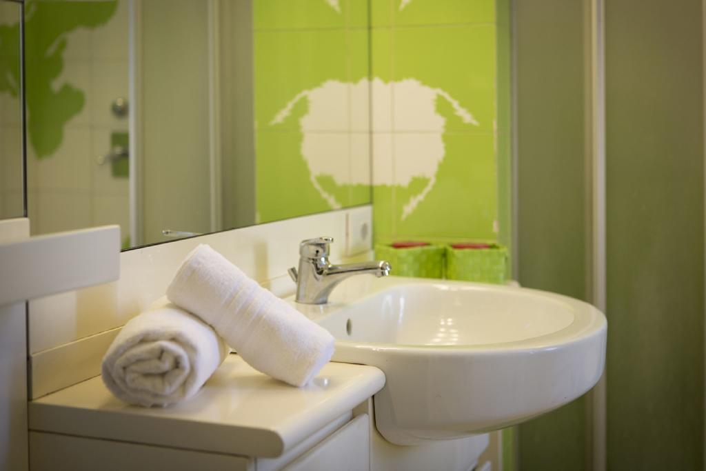 Fiera Monterosa 11 Apartment Milan Room photo