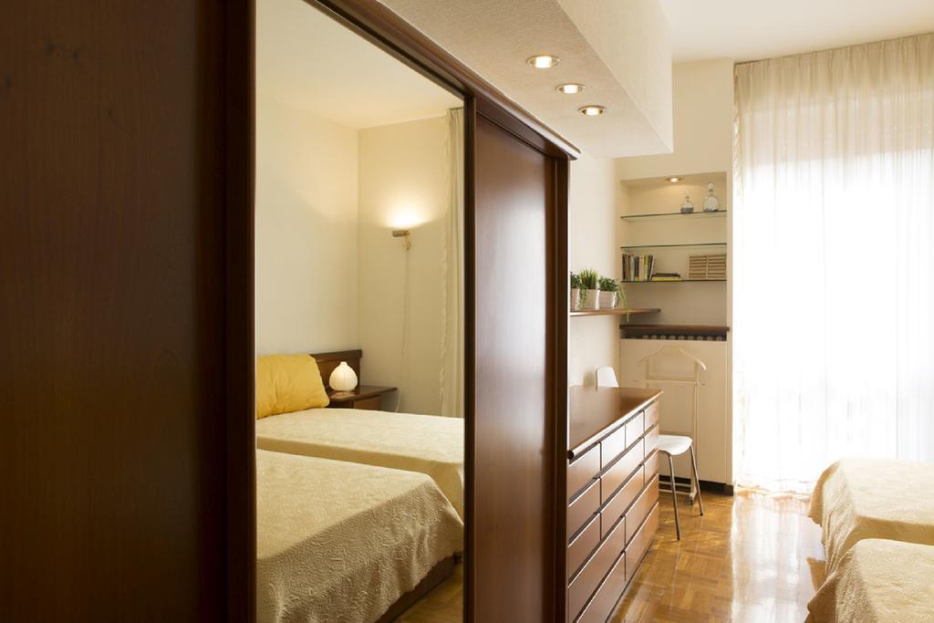 Fiera Monterosa 11 Apartment Milan Room photo